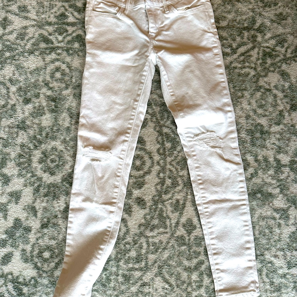 Levi white knee ripped jeans